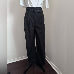 Woman’s Black Levi’s Trouser Pants with Belt and Front Pleats in Size 24